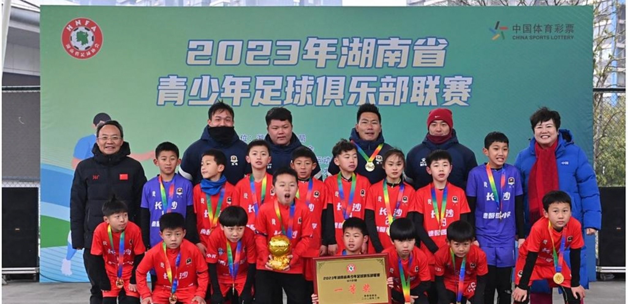 包含强劲锋线引领球队获胜,斩取对手晋级的词条 包含强劲锋线引领球队获胜,斩取对手晋级的词条