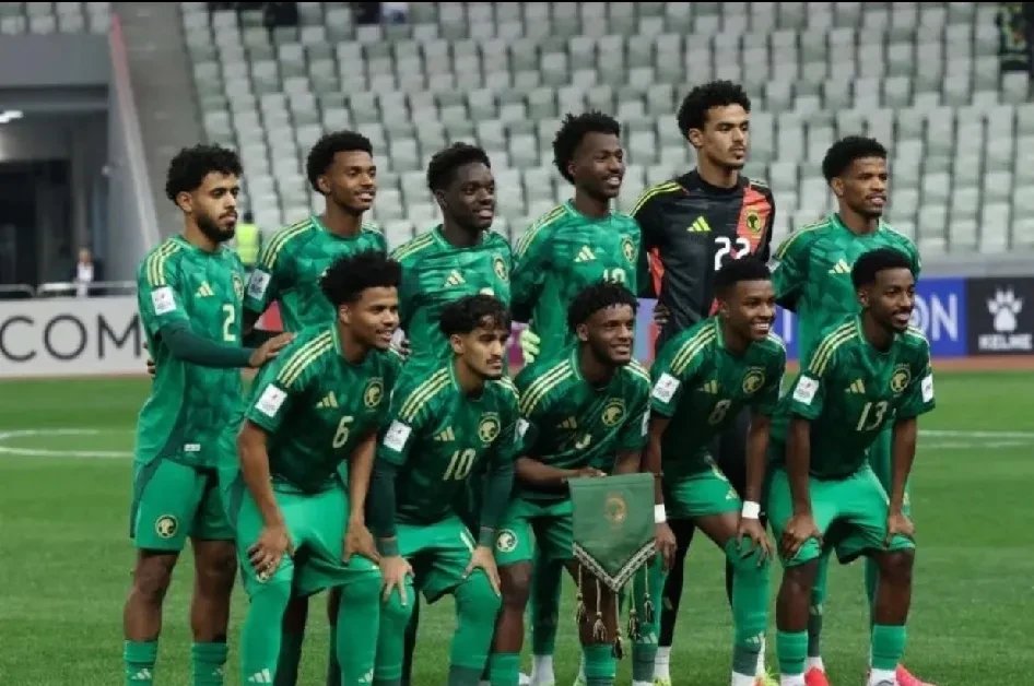 包含沙特队斩获关键胜利晋级淘汰赛阶段的词条