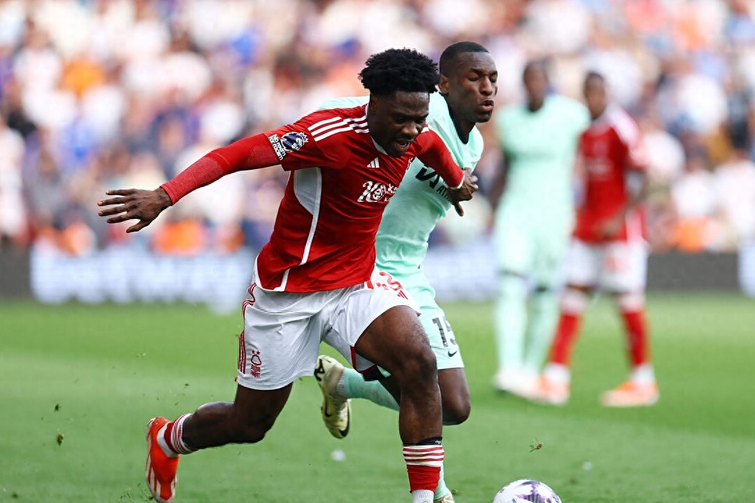 阿拉伯球队在足球赛中向世界展现实力,赢得掌声的简单介绍 阿拉伯球队在足球赛中向世界展现实力,赢得掌声的简单介绍